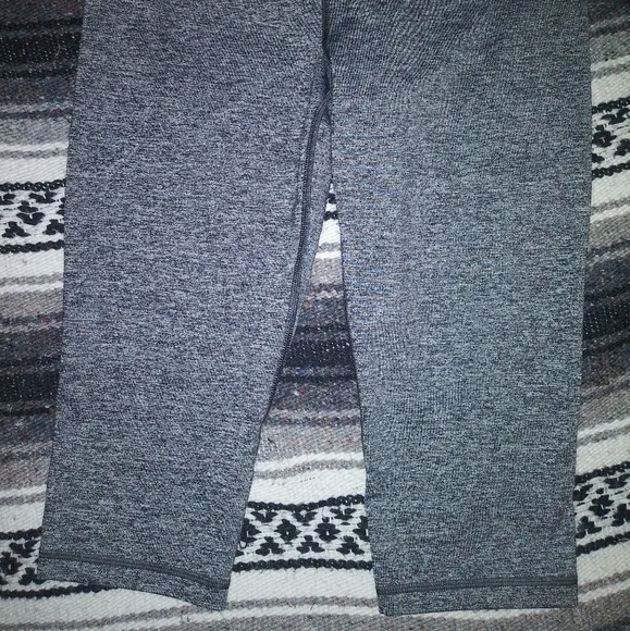 🆕VS | VS Knockout Cropped Heathered Grey & Pink Leggings Size Medium - Picture 9 of 10